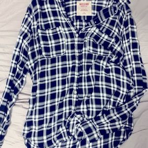 Mossimo black and white plaid button up shirt